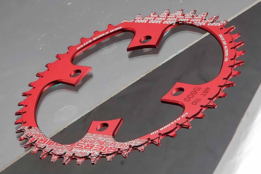 30 TECHNOLOGY Wave WAVE SHAPE PROFILE ON THE CHAIN SIDE FOR SNUG FIT. Narrow wide teeth Alternating thick and thin shapes to tightly fit chainring.