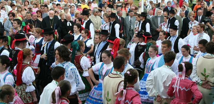 Matičný svetový festival slovenskej mládeže 2013 Pozývame Vás na Svetové stretnutie Slovákov Matičný svetový festival slovenskej mládeže, ktorý sa bude konať v dňoch 4. - 8.