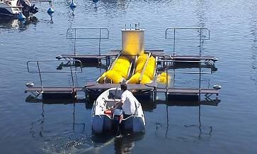 Mobile/free floating with winch arm Easy to move in water.