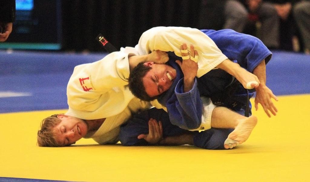 Brad Bolen (white) submits Spencer Augustine in the 66kg with his signature "Bolen