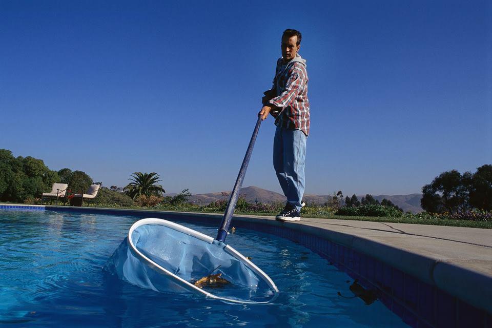Bionizer 11 STEPS TO MAINTAINING YOUR SWIMMING POOL LIKE A PROFESSIONAL If we would ask you what you enjoy the most about your swimming pool, there s no way you would say: I love maintaining it.