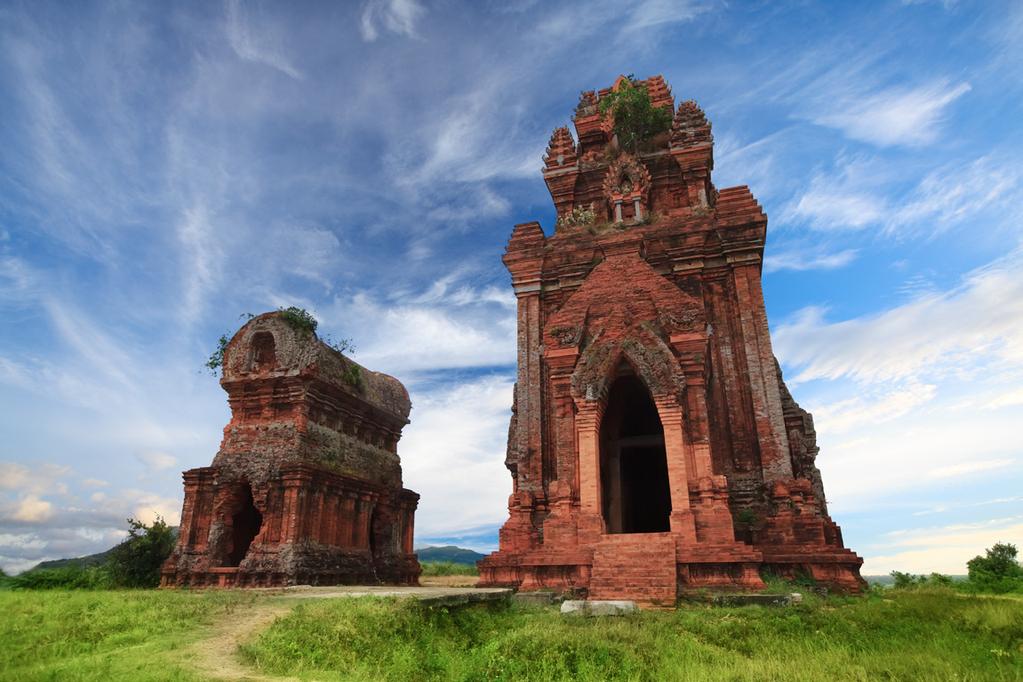 PLACES TO SEE The Sights Banh It Tower Complex: These ancient towers just outside of town are the best preserved examples of Cham architecture, standing 20 metres tall and surrounded by beautiful