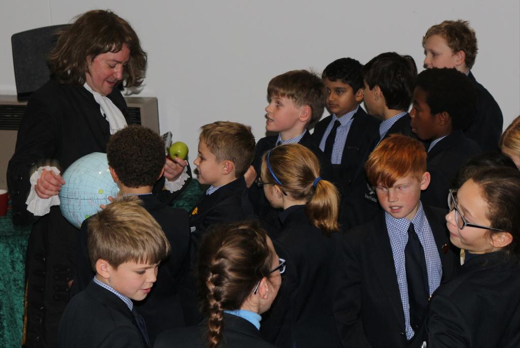 Years 6 & 7 Meet Sir Issac Newton On Thursday Years 6 & 7 travelled to King