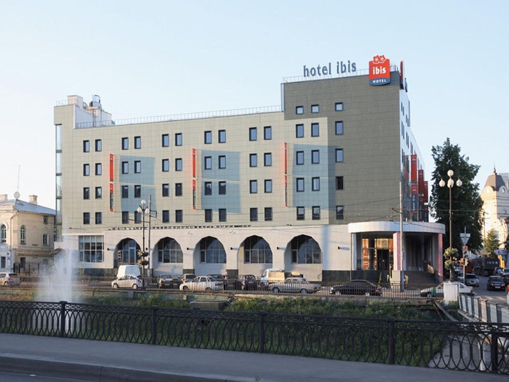 IBIS Hotel 3* Address: 420011, 43/1, Pravo-Bulachnaya St, Kazan, Russia Tel. +7 (843) 567-58-00. Ibis Hotel located not far from the Venue (10 min. by bus). Arrival: April 17 (2 p.m.) Departure: April 22 (12 p.