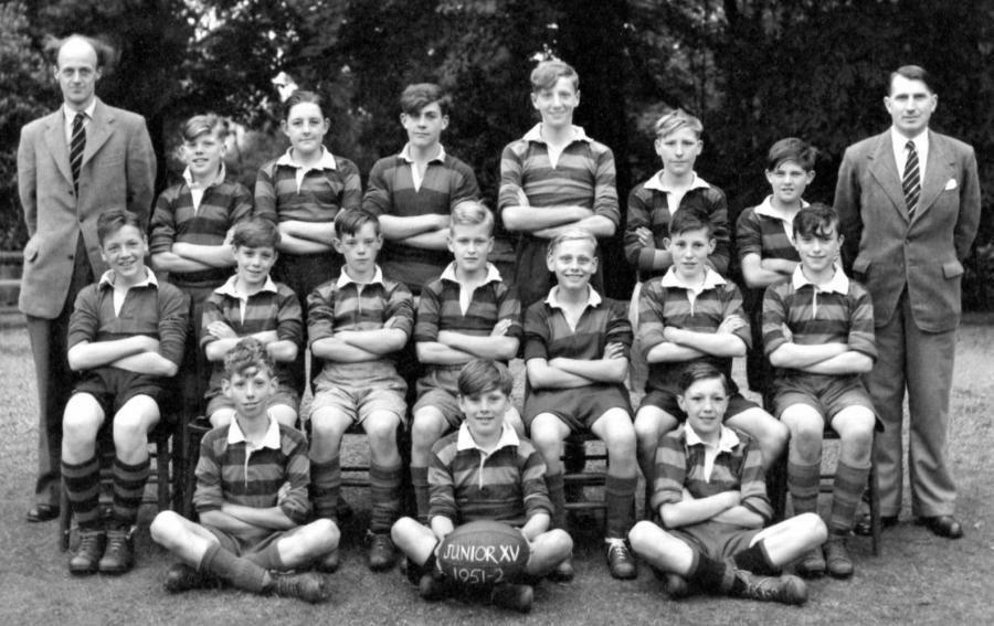 Junior Rugby XV Photo sent in by Bryan and Malcolm Thomas. Additional names from Geoff Govier. Thank you. Back Row L-R: Mr.