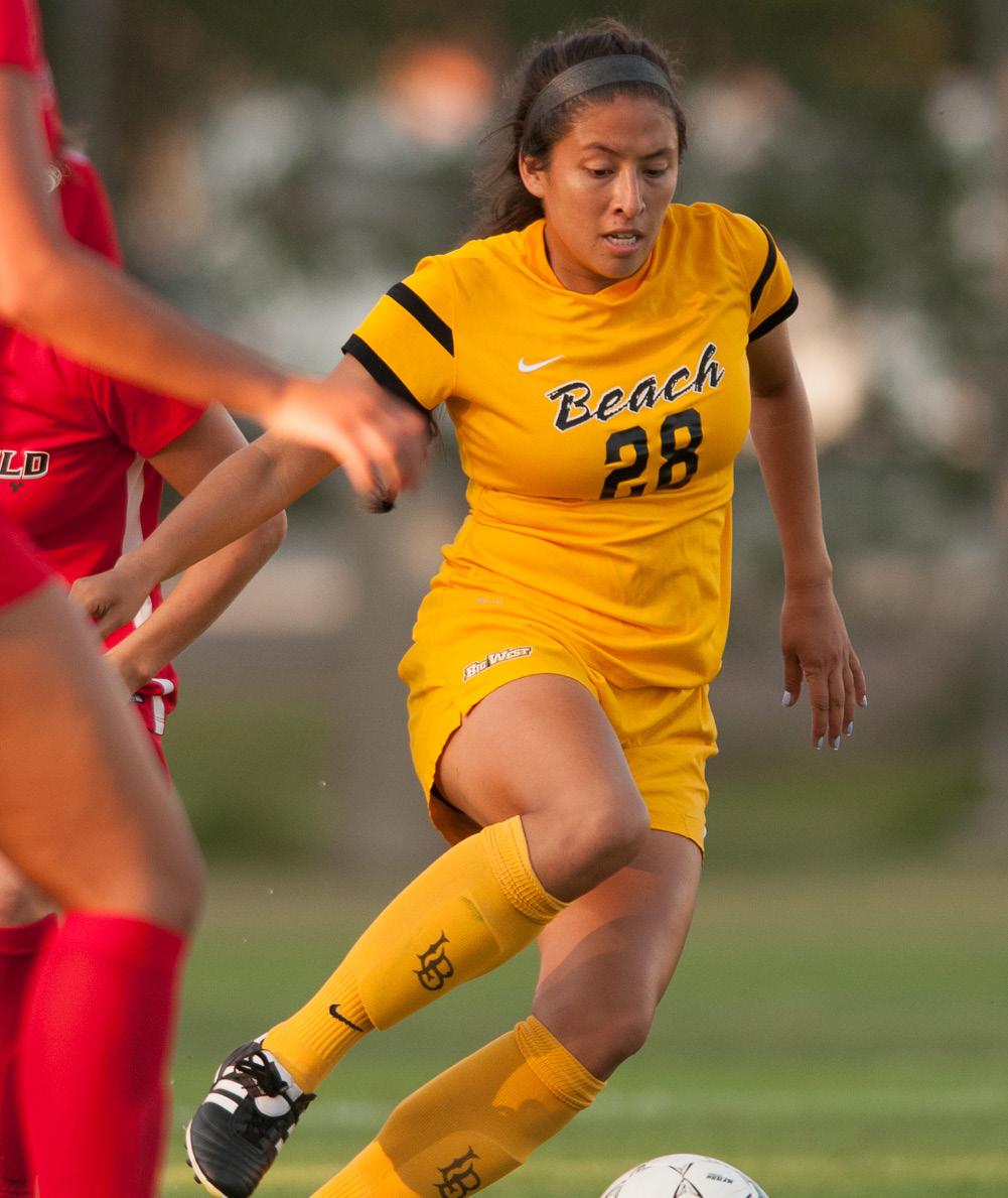 Player Profiles #28 Mackenzie Magaoay Sophomore Forward Vacaville, Calif.