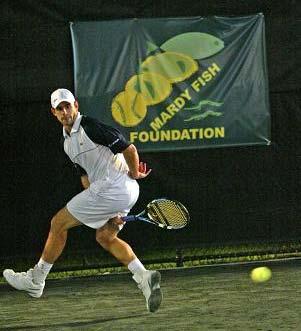 Andy Roddick dazzles the sold-out crowd.