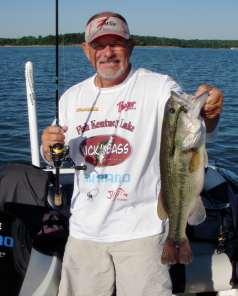 Eddie LeValley and Matt Hollimann from Cape Girardeau, Mo. had a great time fishing with Kick n Bass Guide Service.