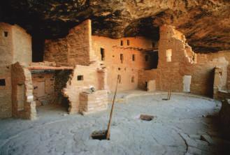 Some of the cliff dwellings have apartments and large towers. Scientists believe that families lived together in the apartments, and they formed small communities.
