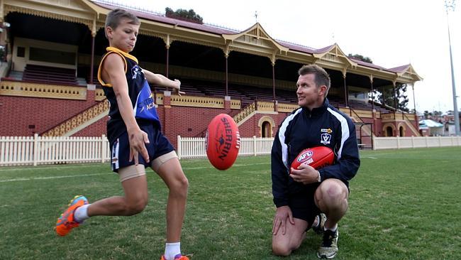 Andrew Faulkner From: The Australian AFL on the ball as kids shy off The below link is a follow-up story to our CV AFCA piece last year on contested ball by Dave Newett and myself.