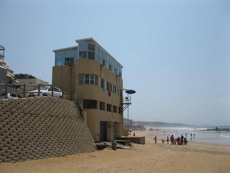 wind speeds and the affect on the roof structure - Efficient design of the lifeguard facilities to enable 180 degree views of the beach -