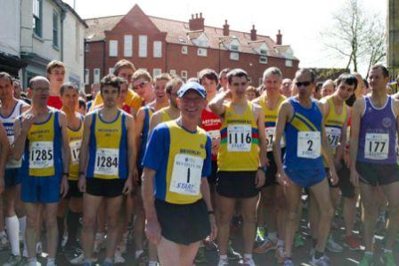 Hall Construction Beverley 10k Sunday 13 May 2012 Report by Kay Farrow of Beverley Athletic Club There was a carnival atmosphere in Beverley last Sunday when over a thousand runners took part in the