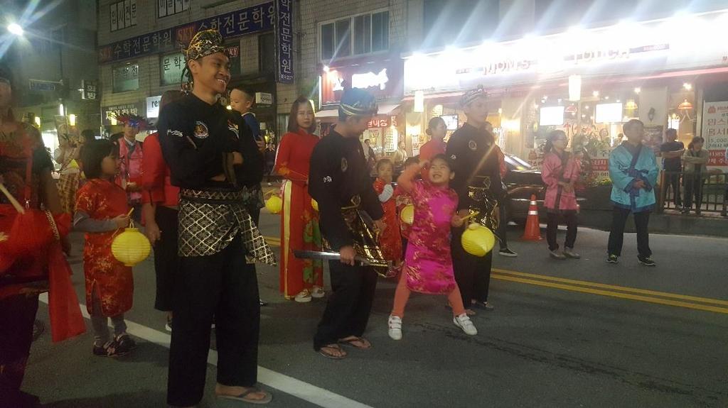 The parade and performance took place along the road of Gongju City, where roads were blocked for this very prestigious festival.