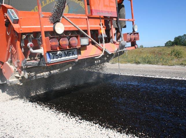 Surface Dressing and Repairs of Gravel Roads Although the financing allocated from the state budget investment funds for the surface dressing and repairs of gravel roads increased, the volume of