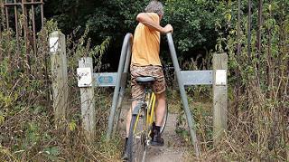 8653 An A-frame barrier, designed to slow down or exclude entirely motorbikes, but
