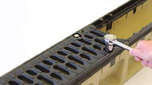5 DIN KL F900 DIN KL F900 4Bolt secure locking system 1 S100K 4bolt grates LOAD CLASS F EN 1433 200,000 4,182psi 2 Fit grate Position grate onto channel, align holes in grate with matching holes in