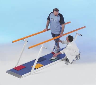 The main footboard of the parallel bar system is equipped with references for