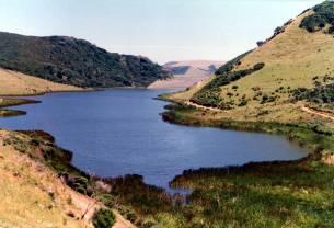 The lake s area was given as 0.16 km2 (16 ha) and its maximum length at 1.1 km (Irwin 1975).