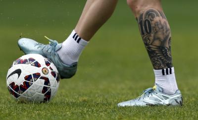 Now all of us are familiar with this bad-ass that on his left calf. But this is an enhanced version of the tat he had few years ago.