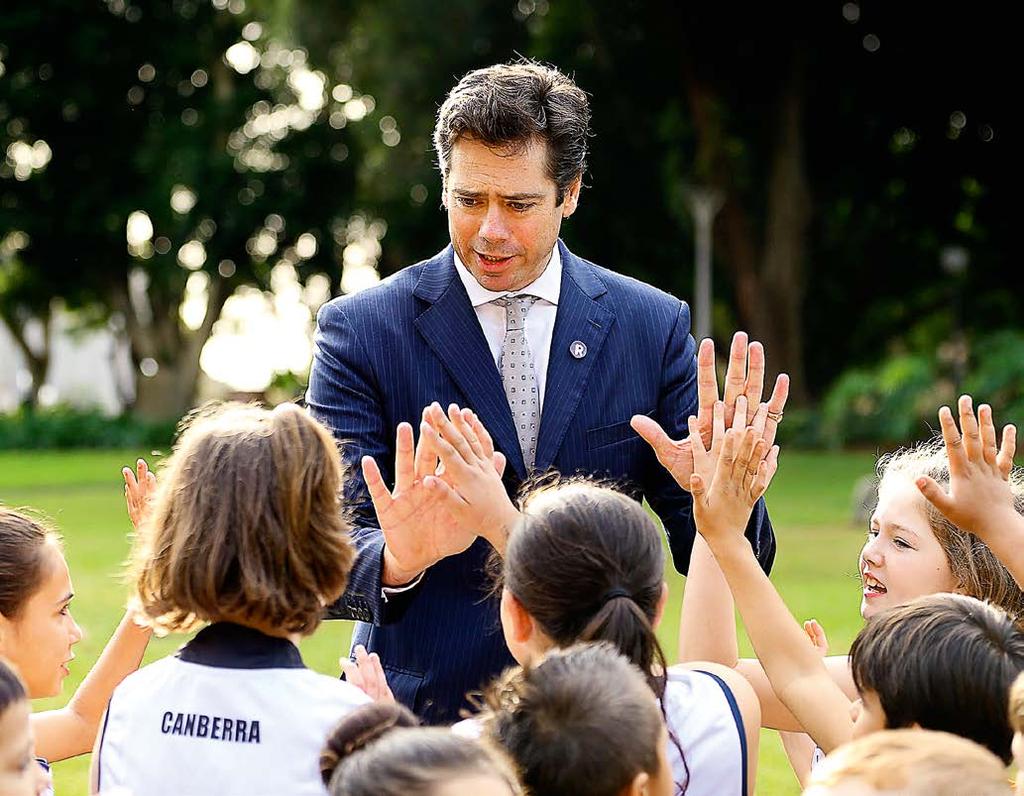 34 AFL ANNUAL REPORT 2014 IN GOOD HANDS AFL CEO Gillon McLachlan greets young fans at the Indigenous Round launch in Sydney.