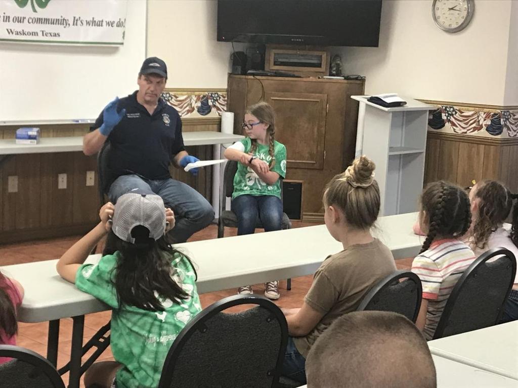 Waskom first responder, Tim Weglowski, with the assistance of Waskom 5 th grader and 4-H member, Mya Stuart, led the session by teaching them the essential