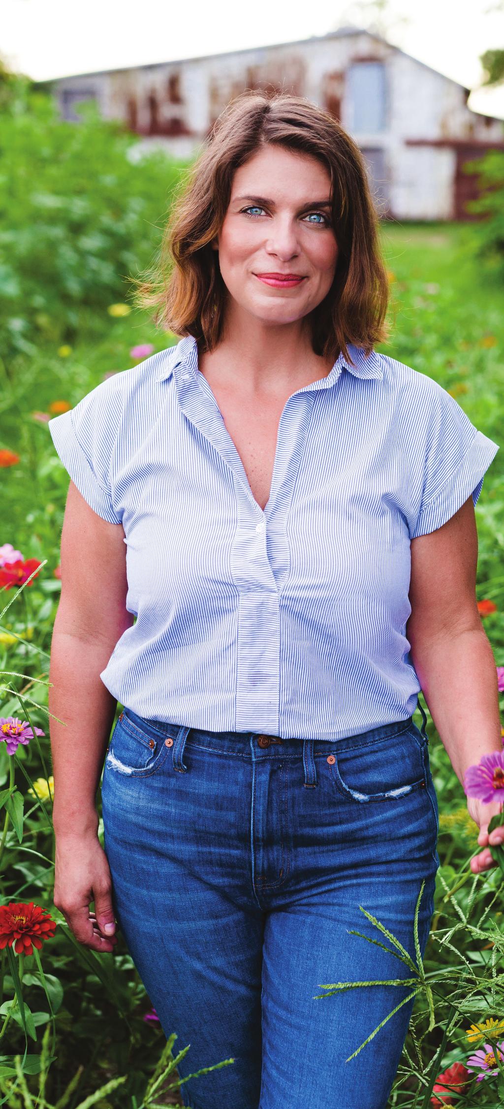 ABOUT VIVIAN Born in Deep Run, NC to tobacco and hog farming parents, Vivian Howard learned early on to appreciate the ebb and flow of eating with the seasons.