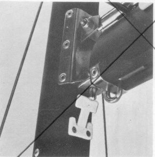 To rig the boom vang, shackle the single block (which is captive on the boom vang wire) to the boom as shown.