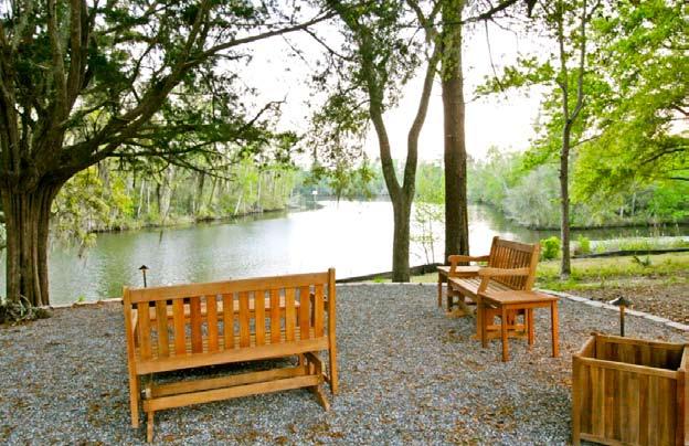 Where We Are Find yourself in your element, away from the crowds. Live Oak Landing is on Black Creek just off of Choctawhatchee Bay in Freeport, north of Seaside and east of Destin.