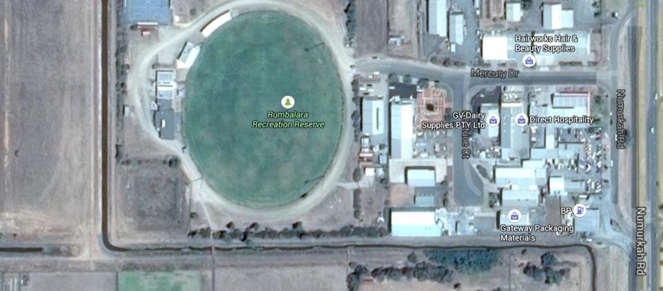 There are toilets available at Rumbalara Recreation Reserve.