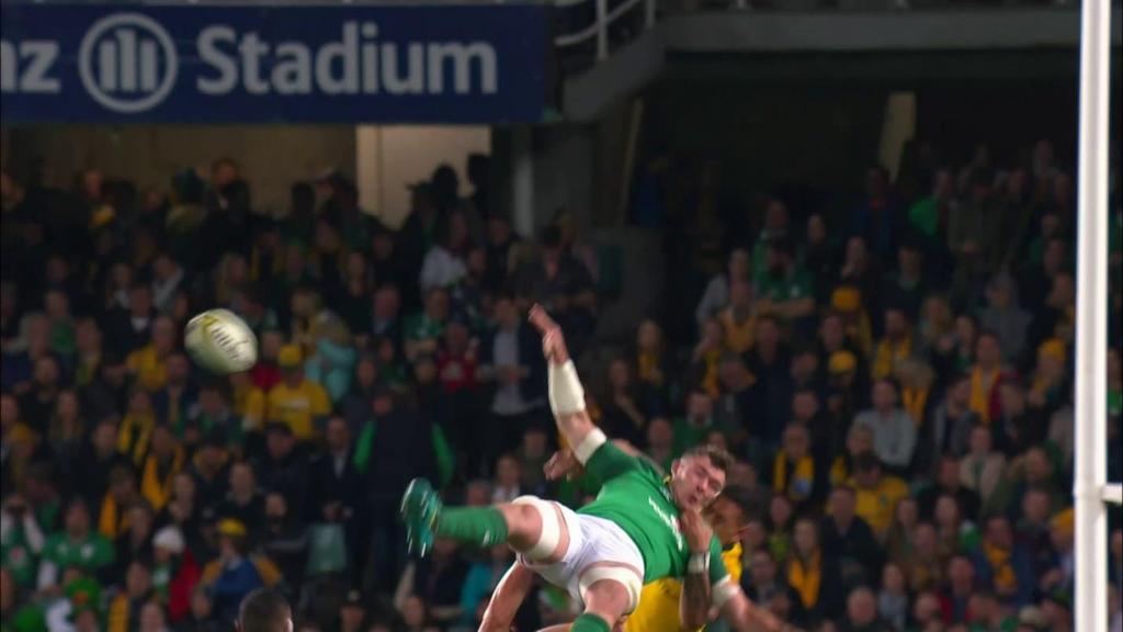 As the Player s left arm continues to travel across Ireland 7 s chest, his fingers start to close in a claw-like manner.
