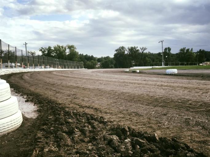 Fonda Speedway Marketing Options Looking for year-long exposure? Full-season divisional marketing packages are available at Fonda Speedway.