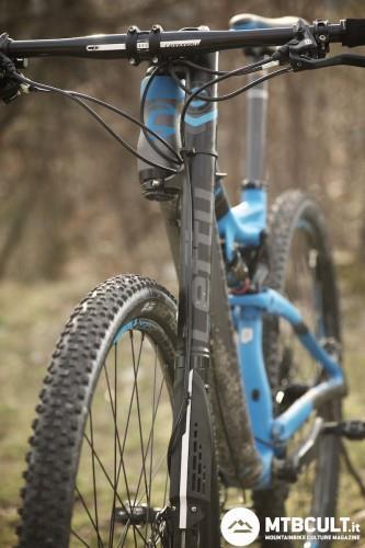 The Lefty fork Xlr 100 29 A suspension monopivot, like that of the Scalpel, is often synonymous with pedaling efficiency is not very high and all the effects this bike is no exception.