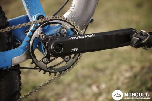Only compatible BB30 crankset Cannondale It is one of the strictest and read into production. Here crown with SRAM X-Sync by 32 teeth.