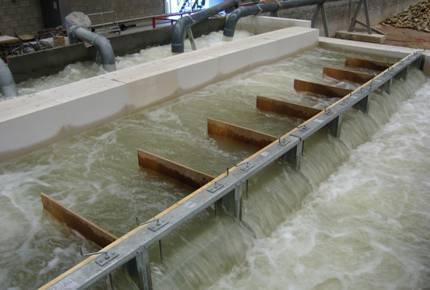 weirs, and eventually through a number of barrier boxes into the wave basin.