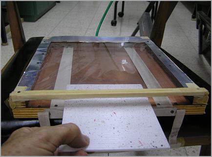 5 Picture 4: A simple inerting tray with a transparent EFP foil being used for curing of coated glass plates.