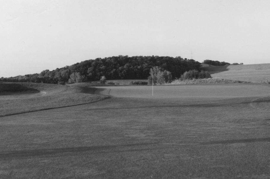 Red - 4892 (72) Eagle Bend Golf Course Course Architect: Jeff Brawer Year Opened: 1997 PGA