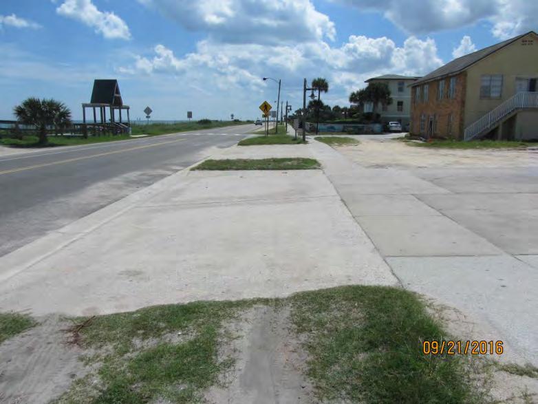 Issue #0: Driveway Widths Location: Shell Gas Station just South of 7 th Street S Figure 29 Description of Issue: The gas station on the southwest corner of 7 th Street S has four driveway accesses