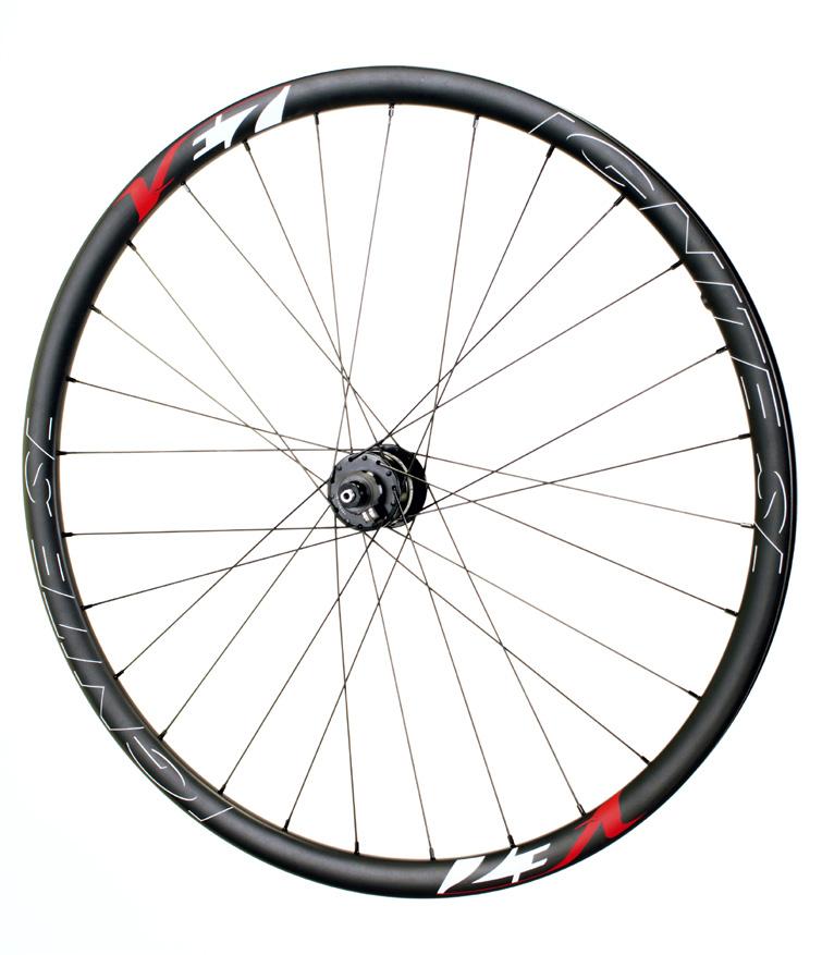 Spokes: 28 3x spoking triple butted cold forged spokes and alloy nipples for durability.