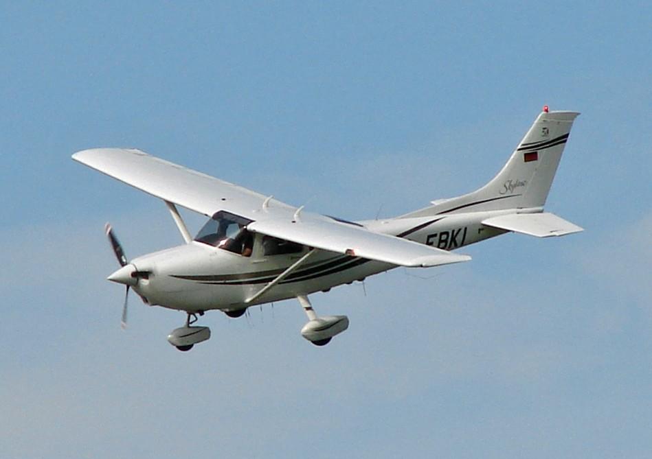 Cessna 182T Category SPECIFICATIONS (calculated) Base Amphibious floatplane Engine, [kw] 172 172 Wing span, [m] 10.97 10.