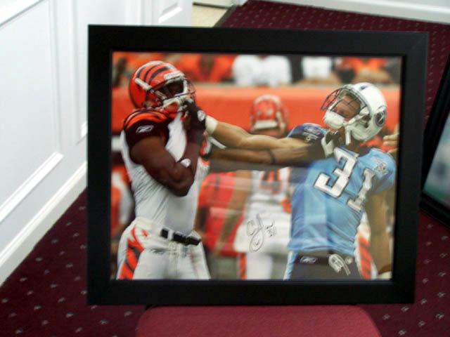 Item #BP10-26 Cortland Finnegan The Titan s All-Pro Cornerback has autographed this incredible 20x16 photo from a game versus the Bengals.
