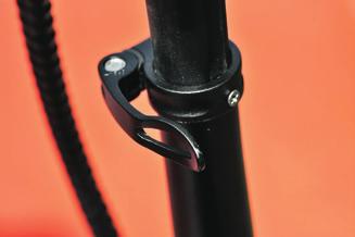 2), then place the handlebar in the position that ensures optimum comfort and finally to close/tighten the clamp (see Fig. 1 and Fig. 3). Fig. 2 Fig.