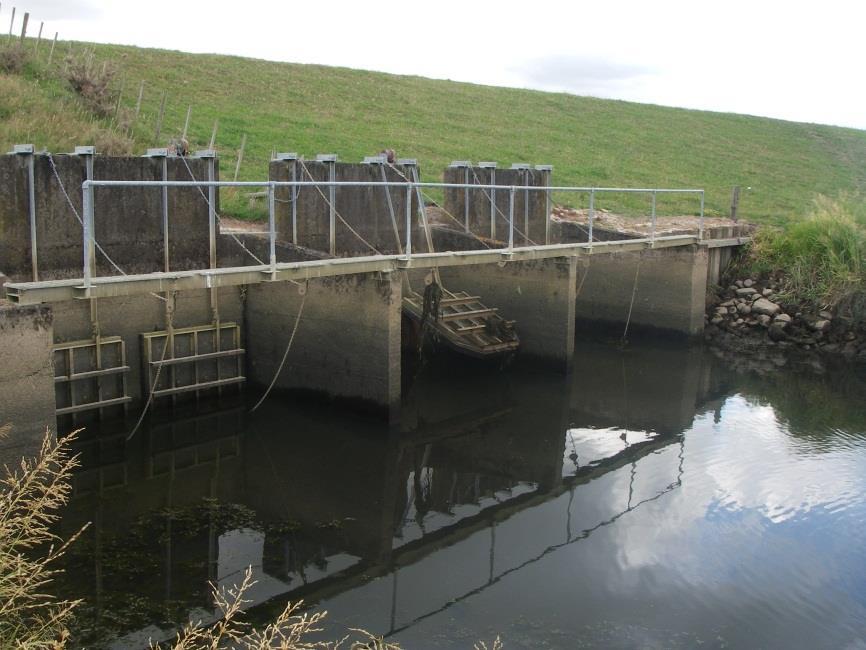 Introduction Flood & tide gates used worldwide Act as physical