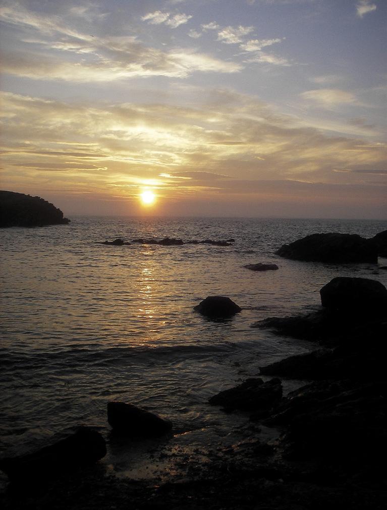 267 Variations Dawn over the rocky shores of Rhoscolyn Borthwen is a good place to start and finish short rockhopping trips, or