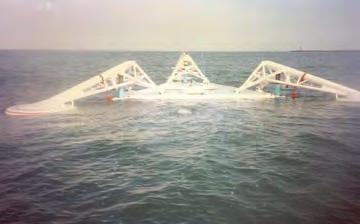 When a wave rolls in, the first float is lifted upwards, and then the second and so on, until the wave subsides. The floats are each positioned at the base of their own hydraulic cylinder.