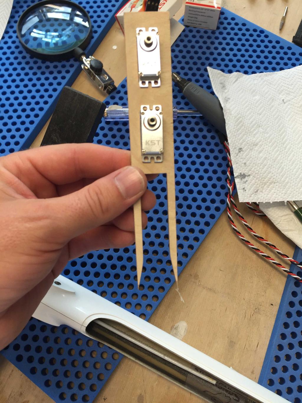 If this step is done you are ready for finishing your plane make your connections to the servos.