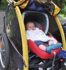 Biking with Babies (0-3 years) 0-12 MONTHS Until your baby is able to hold her head up on her own, she should not be carried in a bike seat.