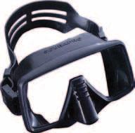 Available in black silicone this professional SCUBAPRO mask continues to define the market with its distinctive square lens.