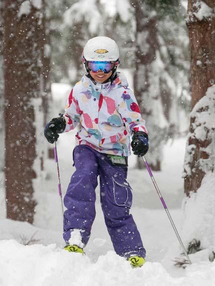 7-14 yrs GROUP SKI PROGRAM Alpine Explorers offers your child a professional and memorable skiing experience.