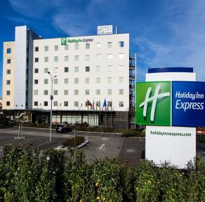 aspx Full board Single room 170 Double room 125 Triple room 120 Category III HOLIDAY INN EXPRESS OEIRAS Distance from the Competition