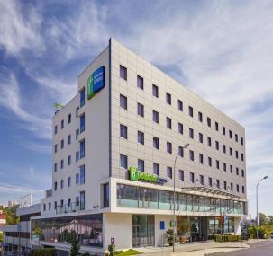 com/jamor Full board Single room 150 Double room 110 Triple room 105 Category III HOLIDAY INN EXPRESS ALFRAGIDE Distance from the Competition Hall: